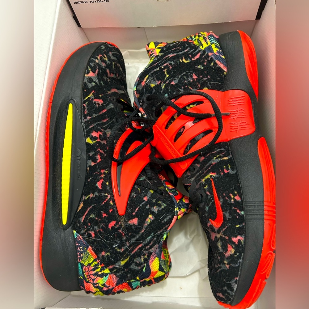 Kevin Durant 14, original box, great condition